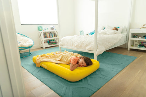 Intex Cozy Kidz kinderluchtbed - Geel